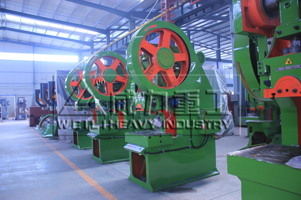 浙江客戶采購(gòu)多臺(tái)JB21鋼板固定臺(tái)沖床