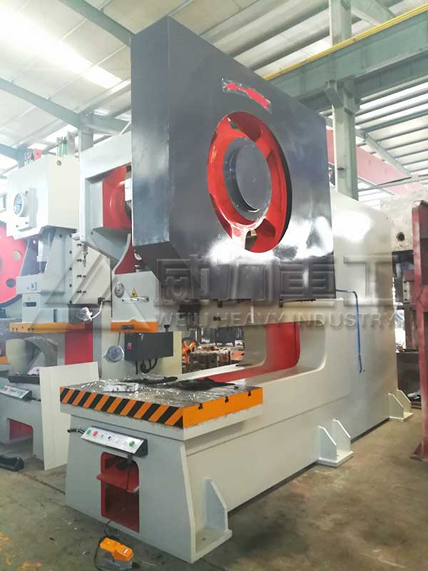 200噸深喉沖床(深喉1800mm)