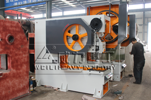 國(guó)標(biāo)80噸深喉沖床生產(chǎn)現(xiàn)場(chǎng)