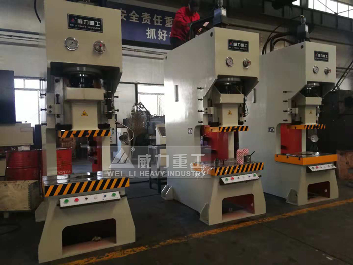 液壓沖床加工車間