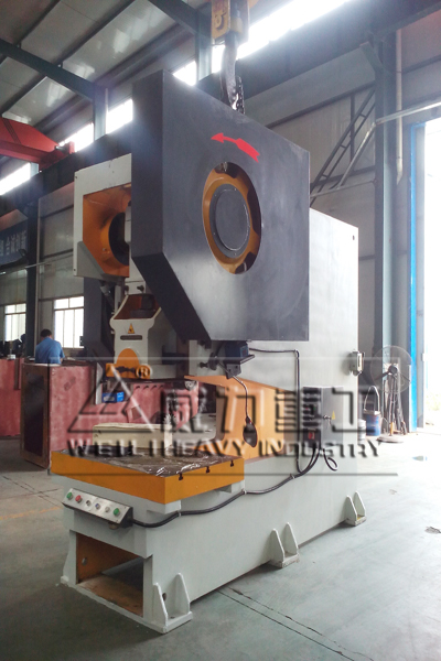 100噸深喉沖床吊裝發(fā)貨