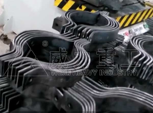 沖床設備加工完成的抱箍