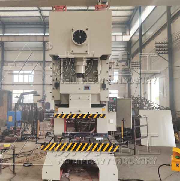 250噸氣動(dòng)沖床壓力機(jī)